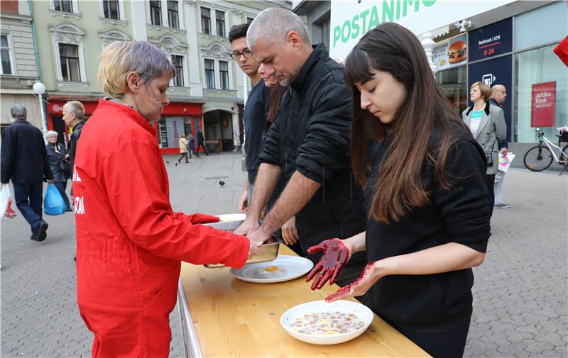 Aktivisti Prijatelja životinja održali performans