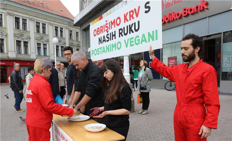 Aktivisti Prijatelja životinja održali performans