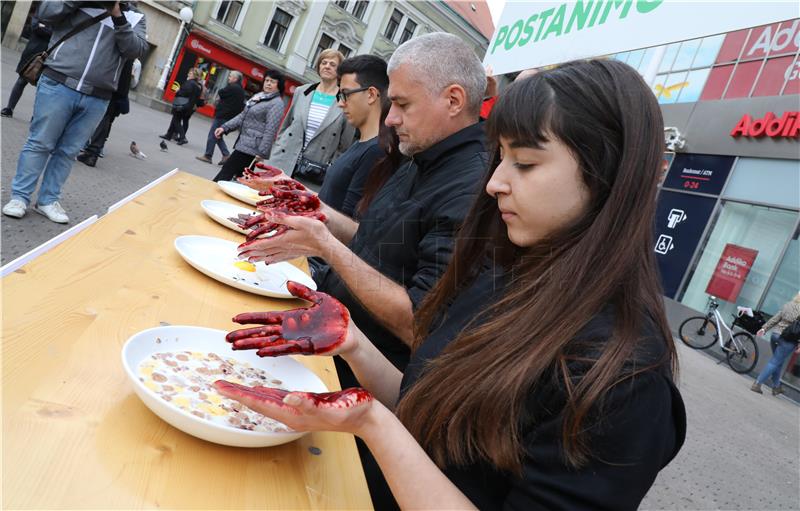 Aktivisti Prijatelja životinja održali performans