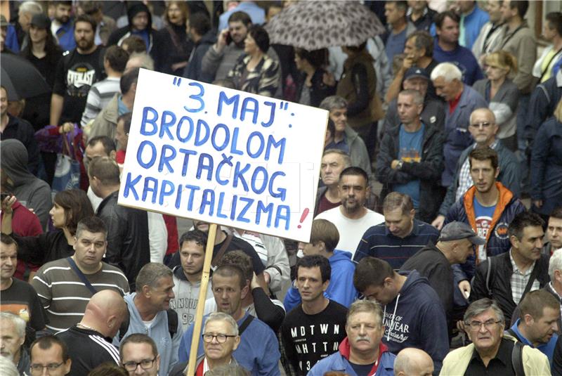 Dock workers in Rijeka hold protest rally