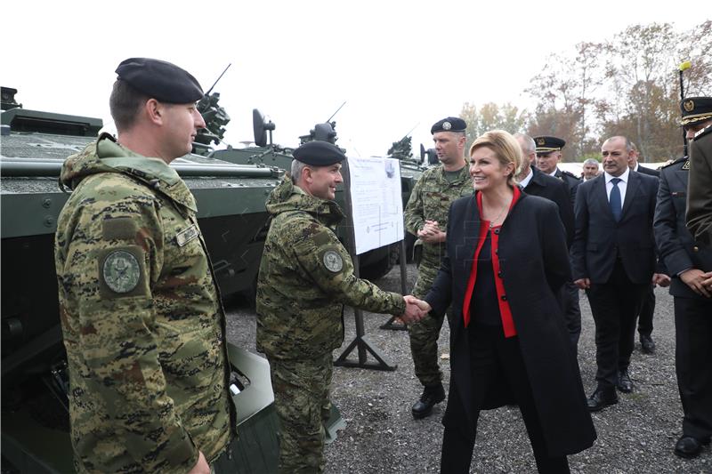 Grabar-Kitarović obišla tehničko-taktički zbor opreme i naoružanja Hrvatske vojske