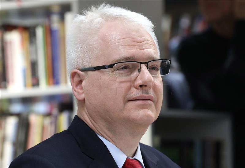 Josipović: Hrvatska neće javnim pritiscima pomoći rješavanju problema u BiH