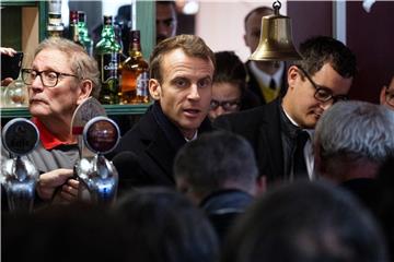 Macron za EU "koaliciju" širokog centra 