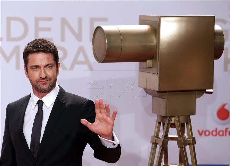 Gerard Butler na Twitteru podijelio fotografiju pred zgarištem vlastita doma 