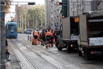 PUZ: Zbog puknuća vodovodne cijevi zatvoren sav promet na Maksimirskoj cesti u smjeru zapada 