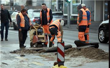 Zagreb: Na Maksimirskoj sanacija puknuća cjevovoda, tramvajske linije skraćene, otežan promet 