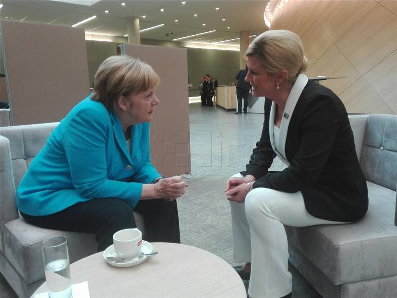 Grabar-Kitarović u Berlinu s Angelom Merkel