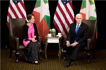 Pence poručio Suu Kyi: Nasilje nad Rohindžama je neoprostivo