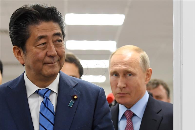 U Singapuru Putin i Abe razgovarali o mirovnom sporazumu 