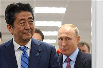 U Singapuru Putin i Abe razgovarali o mirovnom sporazumu 