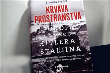 Objavljena knjiga "Krvava prostranstva" Timothyja Snydera