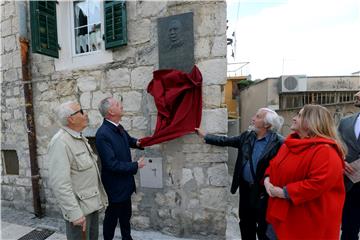 Otkrivena spomen ploča Anti Trumbiću