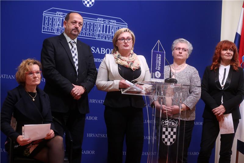 Konferencija za medije Ivana Lovrinovića