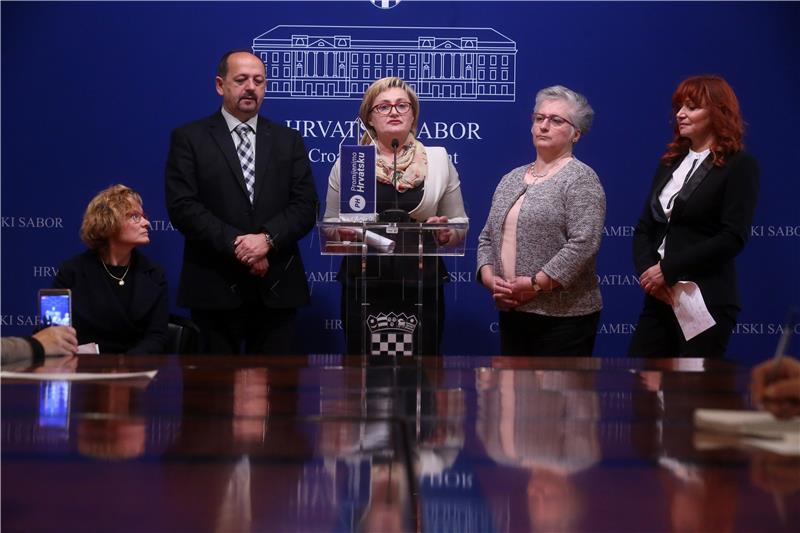 Konferencija za medije Ivana Lovrinovića