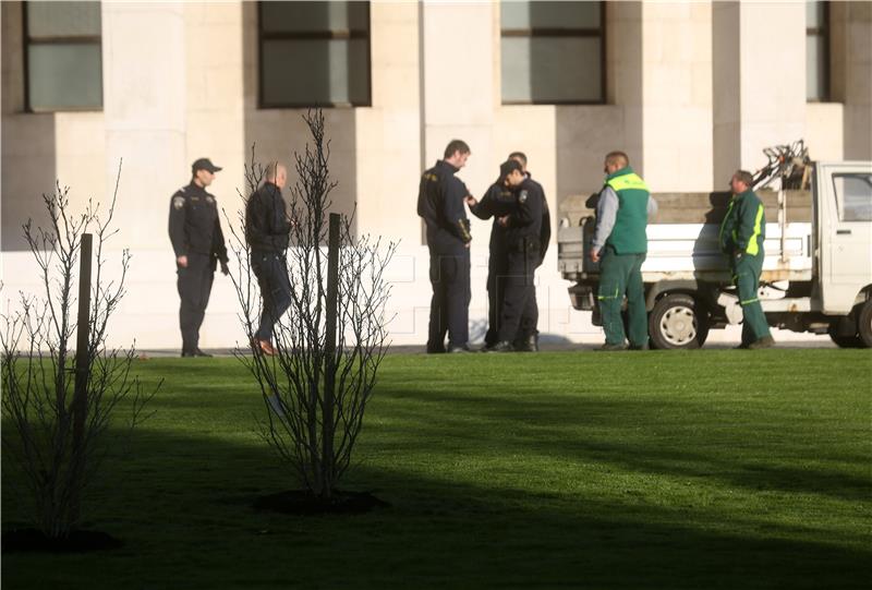 Članovi Živog zida posadili dvije magnolije na Trgu žrtava fašizma