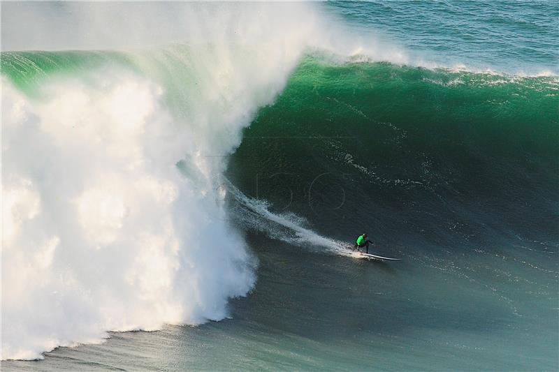 PORTUGAL SURFING BIG WAVE