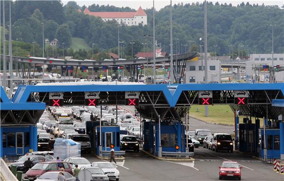 Zbog štrajka slovenske policije usporen teretni promet na Bregani i Macelju