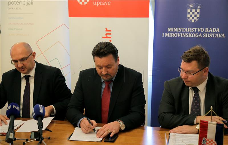 Uspostava platforme s elektroničkim uslugama za e/m-Potpis i e/m-Pečat