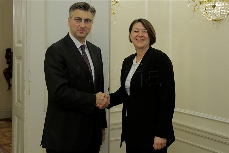 Croatian PM meets with European transport commissioner