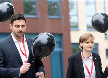 Žene SDP-a povodom Međunarodnog dana borbe protiv nasilja nad ženama u zrak pustile crne balone