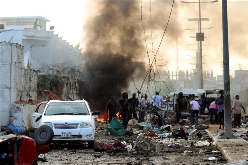 U bombaškom napadu i pucnjavi u Somaliji ubijeno 15 osoba