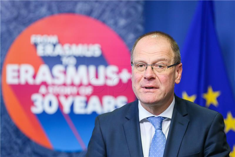 Croatian education minister welcomes proposal to increase funding for Erasmus programme