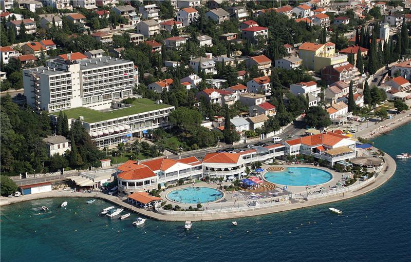 Tourism minister says 20,000 accommodation facilities to be recategorised soon