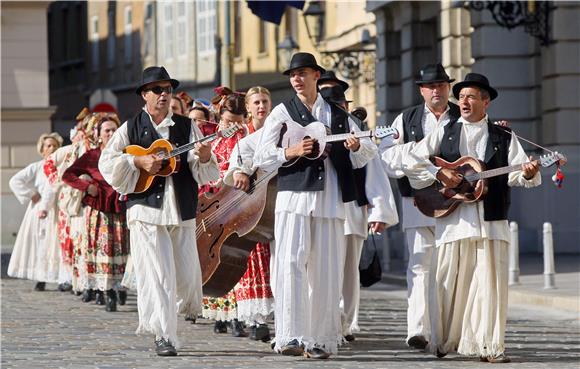 Folkloraš zbog uvredljivog bećarca kažnjen sa 2000 kuna i najavio žalbu