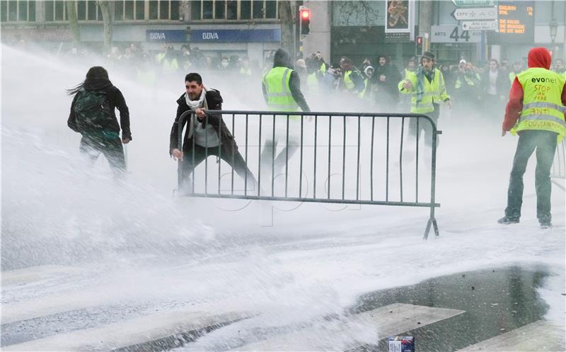 Izgredi obilježili prosvjed tristotinjak "žutih prsluka" u Bruxellesu