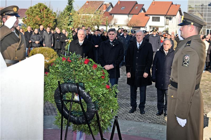 Otok: Obilježena 27. godišnjica pogibije hrvatskih zrakoplovaca