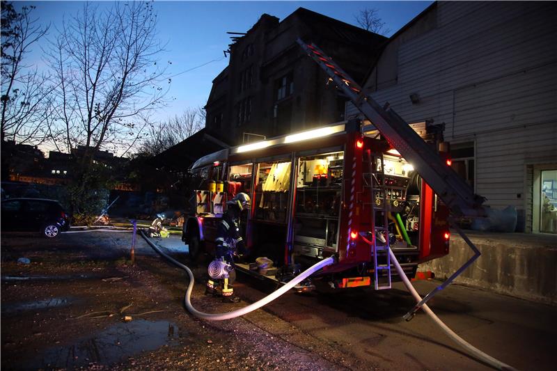 Ugašen požar u skladišu Prime u Sesvetama