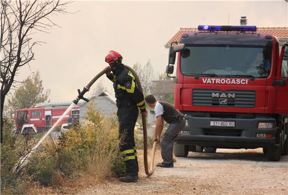 Vatrogascima u Splitsko-dalmatinskoj županiji predane dvije nove cisterne, pušteno u rad 230 GPS uređaja