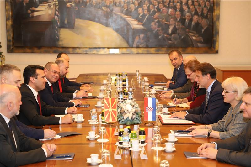 Croatian parliament speaker receives PMs who arrive in Zagreb for CEI summit