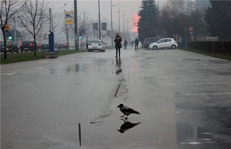 Sarajevo se i treći dan guši u otrovnome zraku, indeks kvalitete zraka sve gori