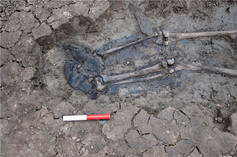 BRITAIN 500 YEAR OLD SKELETON FOUND WITH BOOTS ON