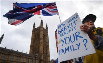 Theresa May dala zastupnicima izbor: moj brexit, bez sporazuma ili bez brexita