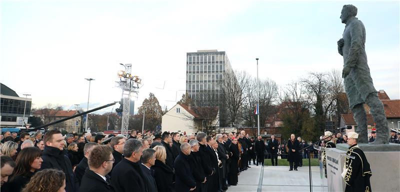 Otkriven spomenik Franji Tuđmanu