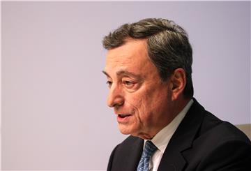 ECB službeno zaključuje program kupnji obveznica, potpora ostaje zbog rizika 