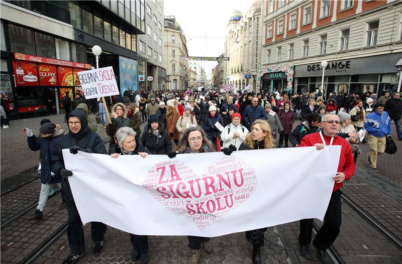 Skup "Za sigurnu školu" okupio tisuće nezadovoljnih nastavnika i učenika