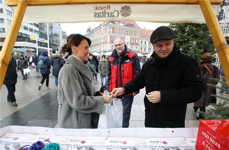 Humanitarna prodaja božićnih drvaca u organizaciji Caritasa