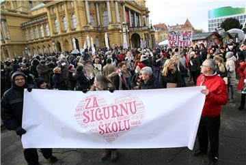 Okupljanje nastavnika i sindikata zbog sve težeg stanja u obrazovanju