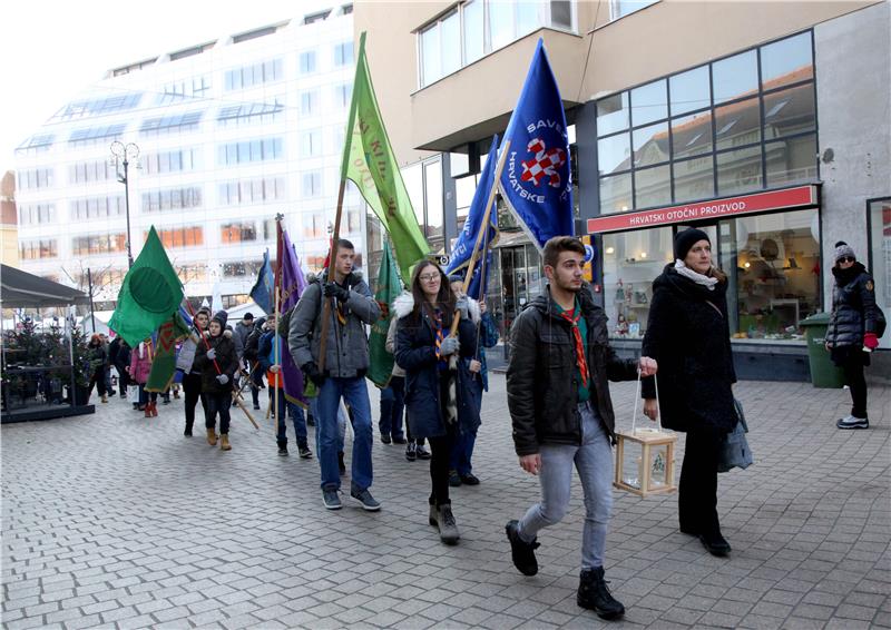 Savez izviđača Hrvatske organizirao donošenje Betlehemskog svjetla mira u Hrvatsku