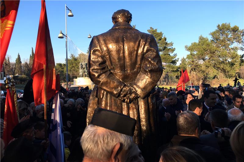 U Podgorici otkriven spomenik Josipu Brozu Titu