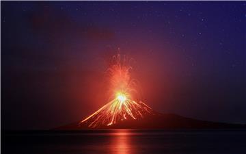 (FILE) INDONESIA KRAKATOA