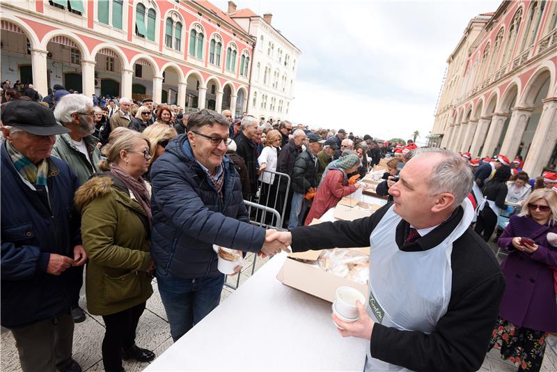 U Splitu "planulo" 5000 porcija bakalara