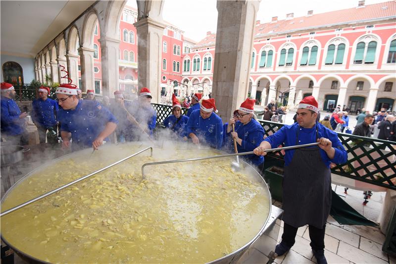 Održana tradicionalna podjela bakalara u Splitu