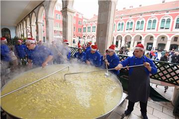 Održana tradicionalna podjela bakalara u Splitu