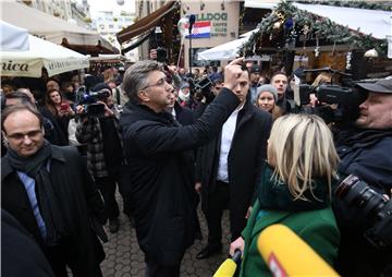 Premijer i predsjednik Sabora s ministrima u Bogovićevoj ulici