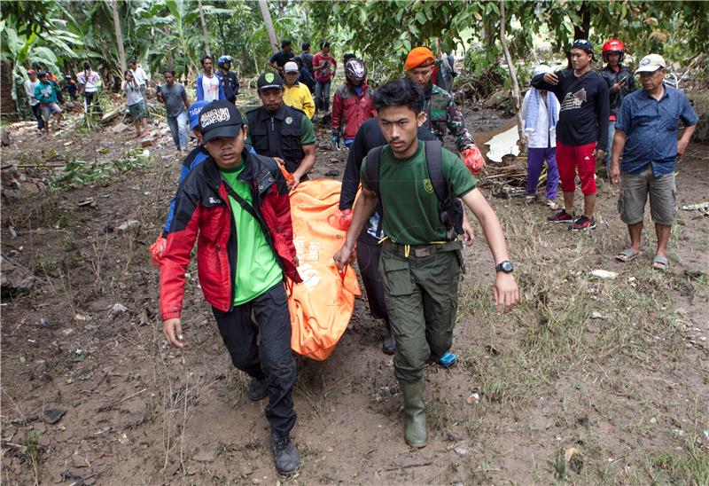 U indonezijskom cunamiju poginulo 429 ljudi 