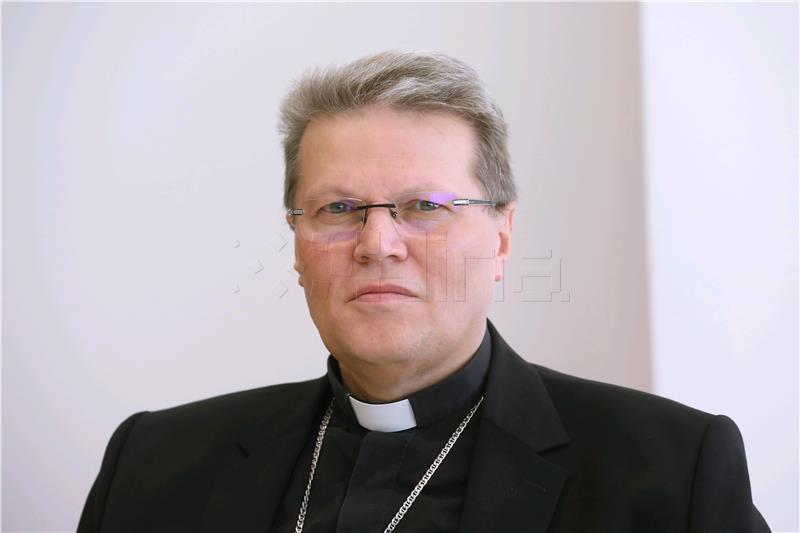 Mons. Hranić: Rješenje okova grijeha kojim smo sputani kao pojedinci, narod i država leži u rođenju Betlehemskog djeteta